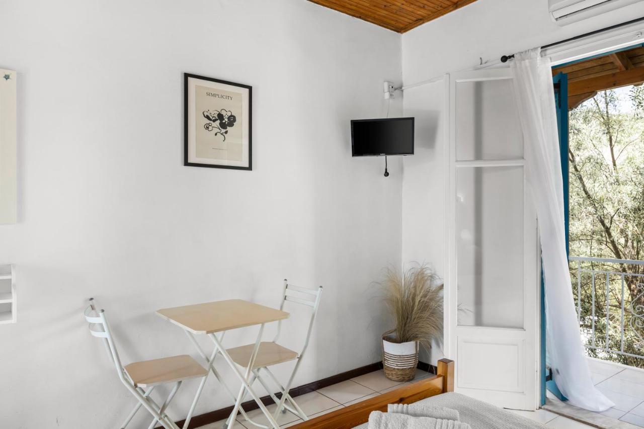 Oceanis Rooms Mikros Gialos Exterior foto