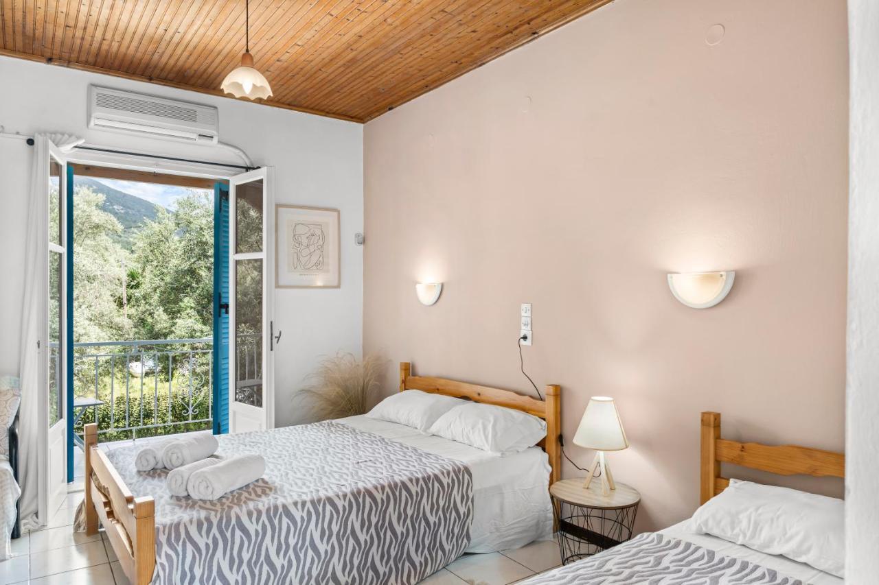 Oceanis Rooms Mikros Gialos Exterior foto