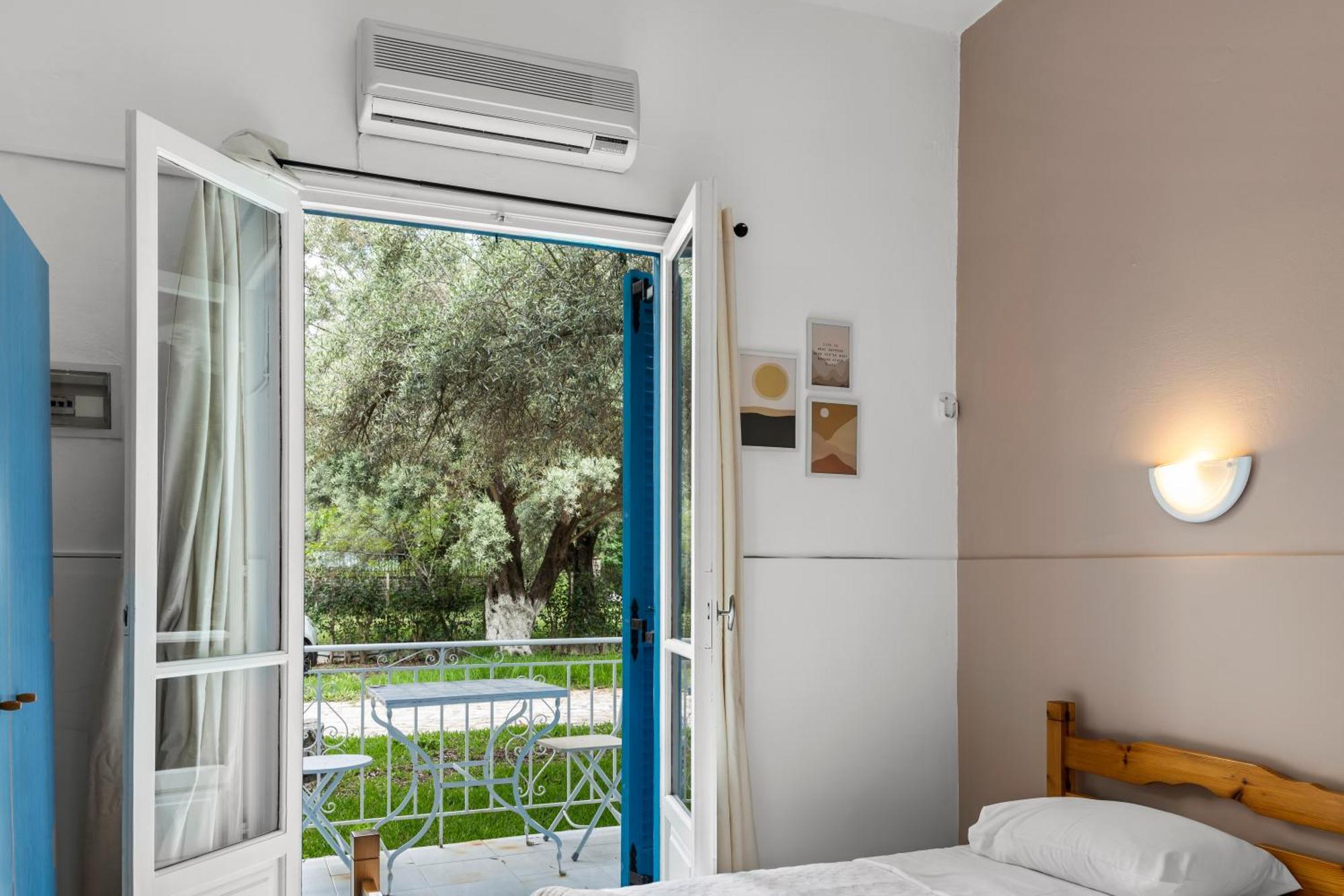 Oceanis Rooms Mikros Gialos Exterior foto